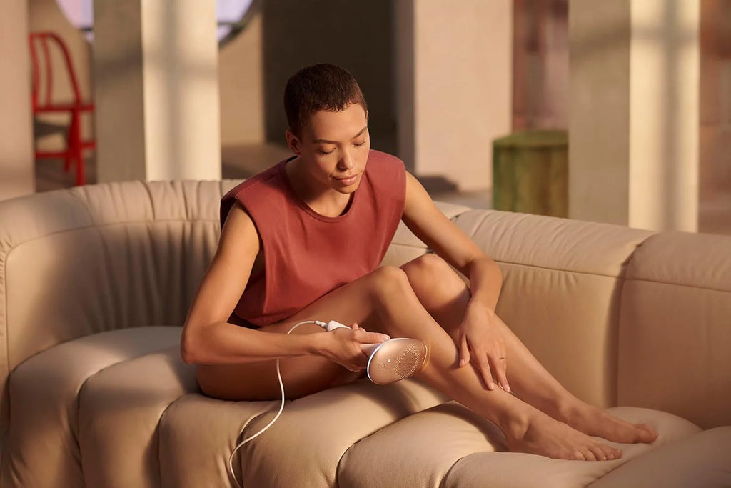 Philips Lumea Zaawansowane urządzenie do usuwania włosów IPL z 2 nasadkami do twarzy i ciała z mini szczoteczką do oczyszczania twarzy VisaPure - BRI922/00